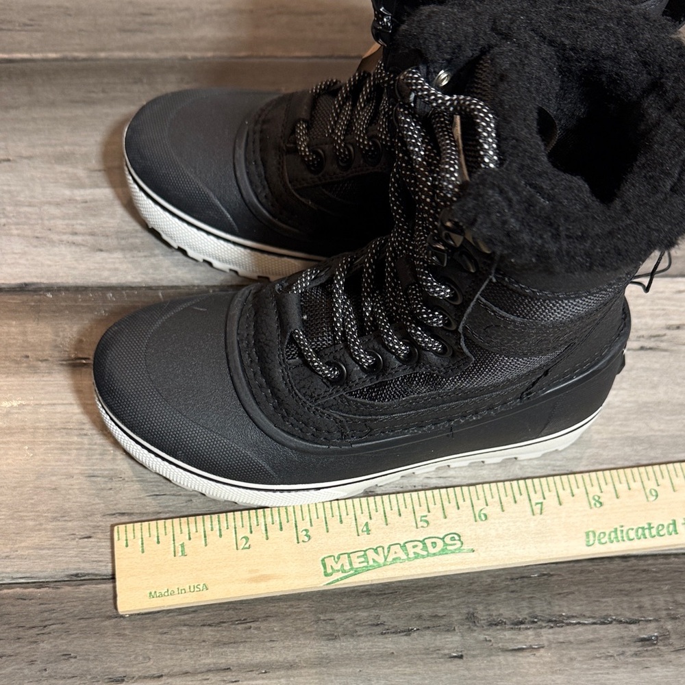 NWT Quiksilver Black Lace-Up Winter Boots with Faux Fur Collar - Picture 8 of 10